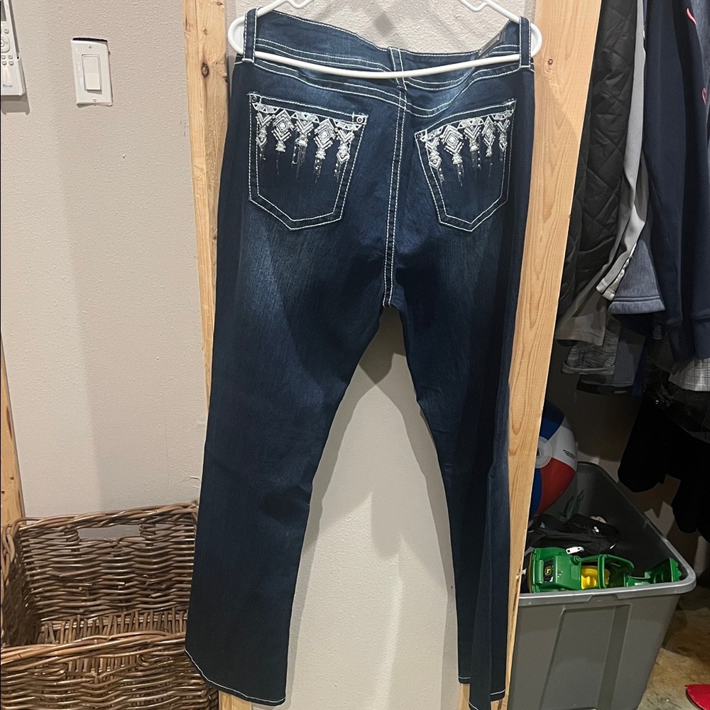 Elegant Dark Blue Straight Leg Jeans with White Detailing